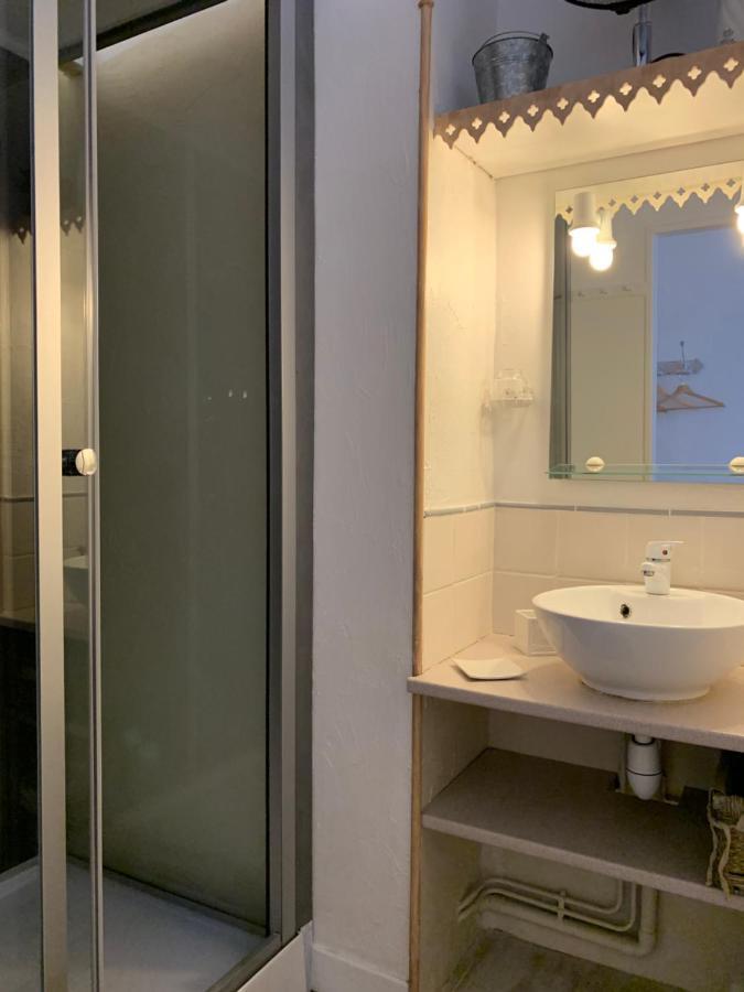 La Maison Du Bourg B&B Пюиссеген Экстерьер фото
